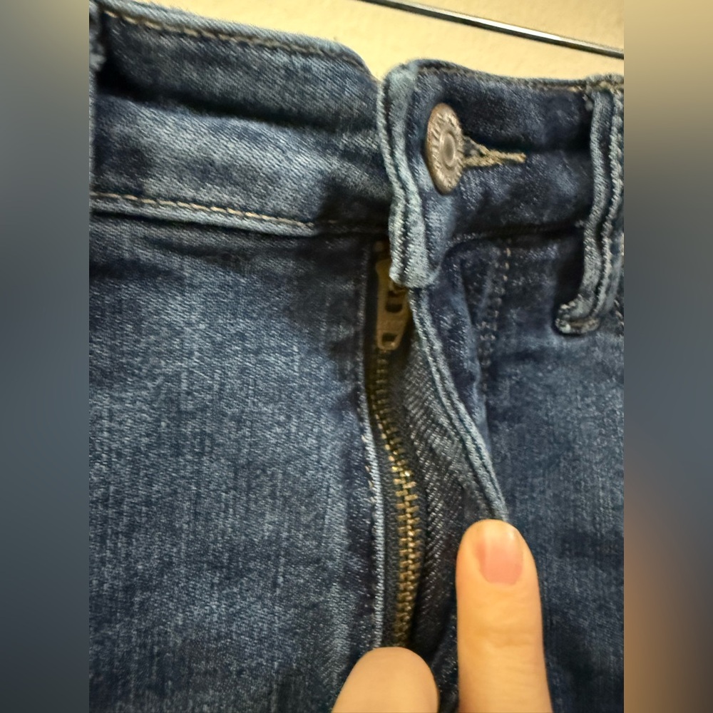 Judy Blue Flare Jeans in Medium Wash Blue - 7/28 - Picture 4 of 12